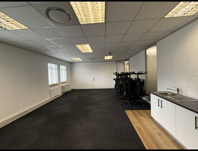 74M² OFFICE TO LET IN CONSTANTIA